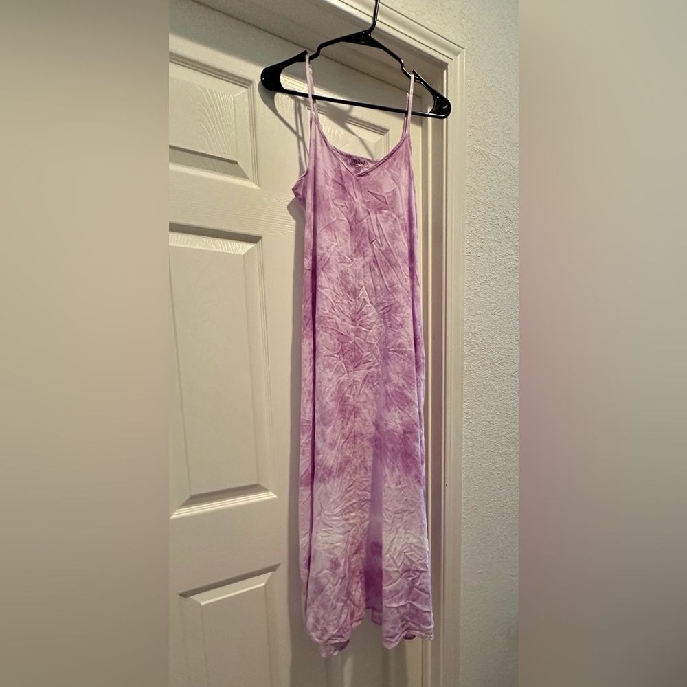 Daybreak, size M, lavender tie dye maxi dress with pockets